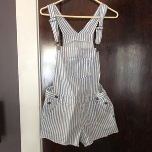 Overall shorts